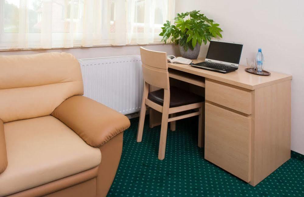 Noce I Dnie Hotel Postołowo Kültér fotó
